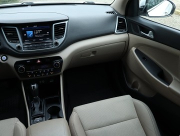 Hyundai Tucson III SUV 1.7 CRDi 141KM 2016 Hyundai Tucson 1.7 CRDi, Salon Polska, Serwis ASO, zdjęcie 7