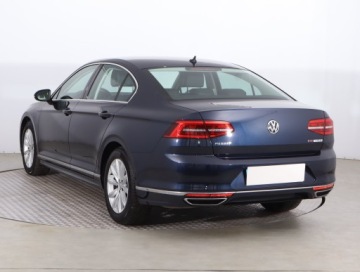 Volkswagen Passat B8 Limousine 1.8 TSI BlueMotion Technology 180KM 2017 VW Passat 1.8 TSI, Salon Polska, Serwis ASO, zdjęcie 3