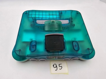 КОНСОЛЬ NINTENDO 64, ЕВРОПЕЙСКАЯ ВЕРСИЯ, ПРОЗРАЧНАЯ СИНЯЯ + ОРИГИНАЛЬНЫЕ АКСЕССУАРЫ