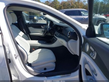 Mercedes Klasa E W213 2021 Mercedes-Benz Klasa E 350 4Matic 2021 2.0 Benzyna 255KM, zdjęcie 9