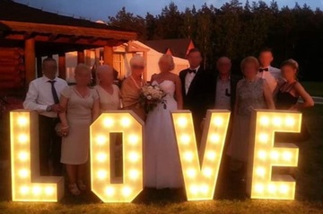 Drewniany napis LOVE malowany żarówki wesele 120cm