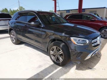 Mercedes GLC C253 2021 Mercedes-Benz GLC 300 4matic 2021 2.0 Benzyna 255KM, zdjęcie 6