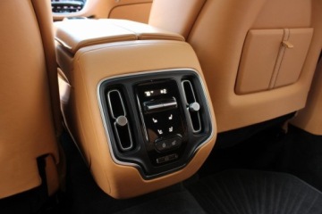 Aston Martin DBX 2021 Aston Martin DBX 2021. 4.0 Benzyna 542KM, zdjęcie 25