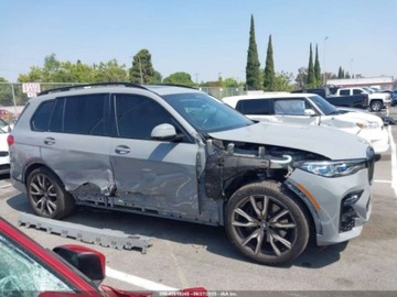 BMW X7 2022 BMW X7 M50I 2022 4.4l 4.4 Benzyna 523KM, zdjęcie 6