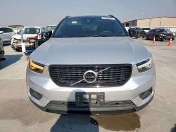 Volvo XC40 Crossover 2.0 T5 247KM 2019 Volvo XC 40 2019 VOLVO XC40 T5 MOMENTUM 2.0 Benzyna 247KM, zdjęcie 4