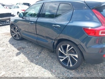 Volvo XC40 2022 Volvo XC 40 2022r, R-Design, 2.0L, 4x4 2.0 Benzyna 252KM, zdjęcie 3