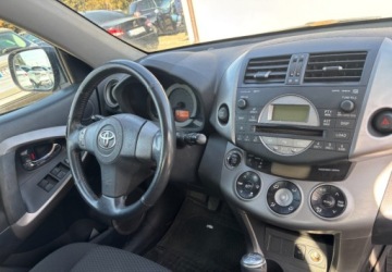 Toyota RAV4 III MPV 2.2 16V D-4D 136KM 2006 Toyota RAV4 Naped 4x4 2.2 Diesel 136KM, zdjęcie 10