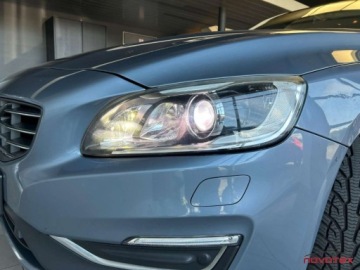 Volvo V60 I Kombi Facelifting 2.0 D2 DRIVE-E 120KM 2017 Volvo V60 D2 Summumxenon TFTACCBLISskora alu17bezwypadek serwis ASO Volvo, zdjęcie 4