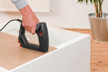 ЭЛЕКТРИЧЕСКИЙ СКОБ 8200 SKIL + 500 скоб