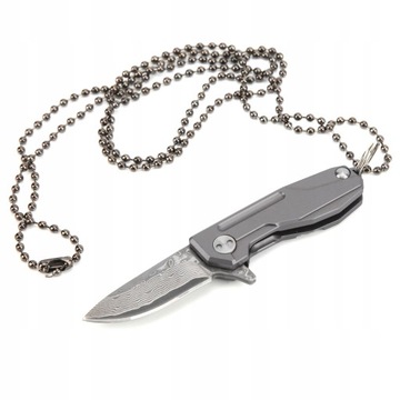 Походный нож с лезвием из дамасской стали.