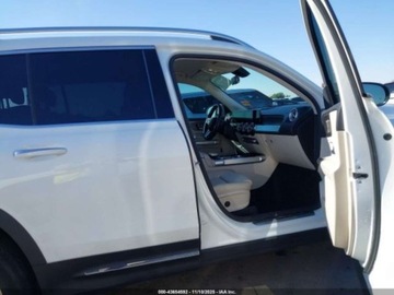 Mercedes GLB 2021 Mercedes-Benz GLB 2021 Mercedes-Benz GLB 250 SUV 2.0 Benzyna 221KM, zdjęcie 10