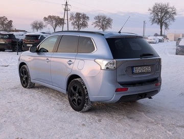 Mitsubishi Outlander III 2014 Mitsubishi Outlander Rezerwacja 2.0 Hybryda Plug-in 121KM, zdjęcie 11