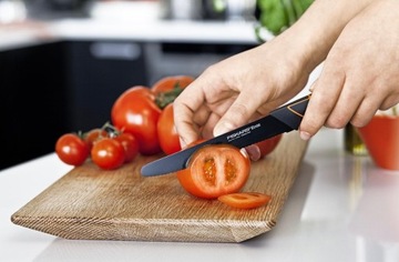 НОЖ FISKARS ДЛЯ ПОМИДОРОВ, ОВОЩЕЙ, ЗУБЧАТЫЙ, С ЗУБКОЙ, С ШАРИКОВОЙ КРОМКОЙ, 13 см