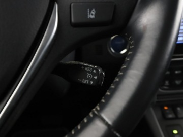 Toyota Auris II Hatchback 5d Facelifting 1.8 Hybrid 136KM 2018 Toyota Auris kamera grzane fotele tempomat, zdjęcie 29
