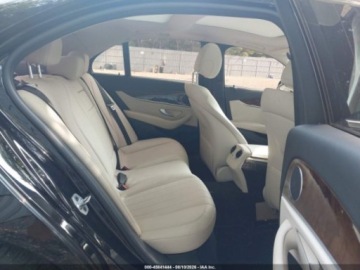 Mercedes Klasa E W213 2019 Mercedes-Benz Klasa E 2019 MERCEDES-BENZ E 300 4MATIC 2.0 Benzyna 255KM, zdjęcie 8