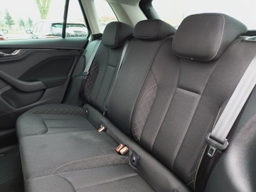 Skoda 2022 Skoda Kamiq benzyna, manualna, napęd przedni, 5 dr, zdjęcie 24