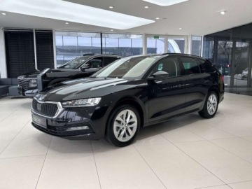 Skoda Octavia IV Liftback 1.5 TSI EVO 150KM 2024 Skoda Octavia Ambition Podgrzewana szyba Kamera cofania CarPlayAndroid