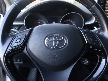 Toyota C-HR I Crossover 1.8 Hybrid 122KM 2019 Toyota C-HR 1.8 Hybrid, Salon Polska, zdjęcie 19