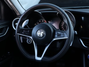 Alfa Romeo Giulia II Sedan 2.0 Turbo 200KM 2018 Alfa Romeo Giulia 2.0 Turbo, Salon Polska, zdjęcie 15