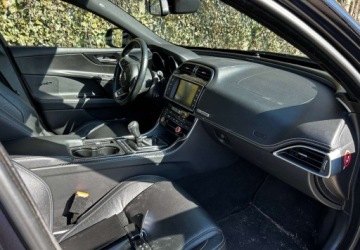 Jaguar XE Sedan 2.0 i4 163KM 2016 Jaguar XE 2.0 Diesel 163KM, zdjęcie 5