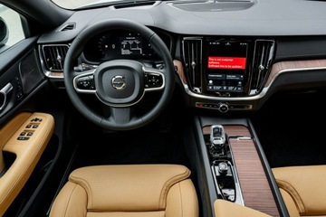 Volvo V60 II  Kombi Facelifting 2.0 B4 B 197KM 2025 Volvo V60 Ultra Dark B4 Mild hybrid Benzyna 197+14, zdjęcie 17