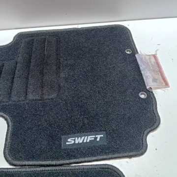 SUZUKI SWIFT 2017- КОМПЛЕКТ ВЕЛЮРОВЫХ КОВРИКОВ НОВЫЙ OEM