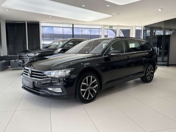 Volkswagen Passat B8 Variant Facelifting 2.0 TDI SCR 150KM 2023 Volkswagen Passat Business ACC LED Hak CarPlayAndroid Auto Podgrzewan