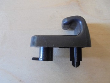 РУЧКА КРЮКА БАГАЖНИКА AURIS II