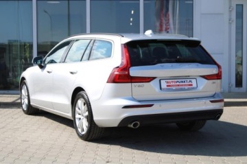 Volvo V60 II  2021 Volvo V60 Momentum Pro, zdjęcie 2