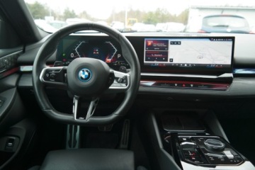 BMW Seria 5 G90-91 2024 BMW 550 BMW 550e M Pro HAK Adaptive LED Bowers&amp;Wil, zdjęcie 14