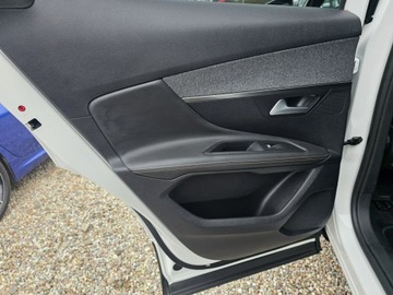 Peugeot 3008 II Crossover 1.2 PureTech 130KM 2017 Peugeot 3008 1.2 130 Benz NAVI Full LED, zdjęcie 15