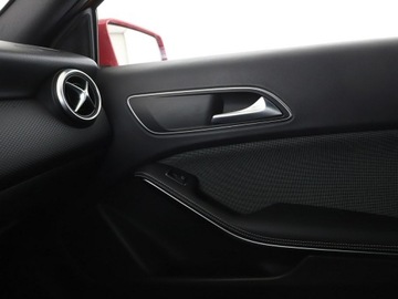 Mercedes Klasa A W176 Hatchback 5d Facelifting 180 122KM 2015 Mercedes A 180 półskóra navi grzane fotele, zdjęcie 28