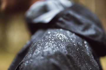 COMPRESSPORT M дождевик для бега