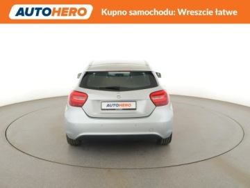 Mercedes Klasa A W176 Hatchback 5d Facelifting 180 122KM 2017 Mercedes A 180 pdc automat navi klima grzane, zdjęcie 5