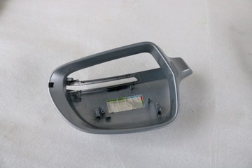 AUDI Q3 POUZDRO ZRCÁTKO PRAVÁ VRSTVA 8U0857528