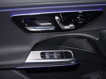 Mercedes Klasa E W214 Sedan 2.0 220d 197KM 2025 E Klasa 220 d 4-Matic AMG 2.0 (197KM) 2025, zdjęcie 12