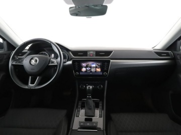 Skoda Superb III Liftback 1.8 TSI 180KM 2018 Škoda Superb Skoda Superb DSG bi-xenon/LED navi, zdjęcie 14