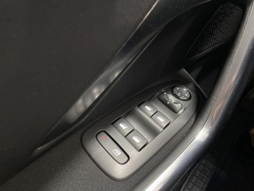 Peugeot 2008 I SUV Facelifting 1.2 PureTech 110KM 2018 Peugeot 2008 1.2 Pure Tech Style S&amp;S EAT6 I (2013-, zdjęcie 18