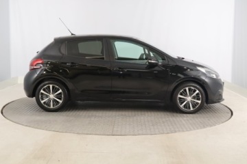 Peugeot 208 I Hatchback 5d Facelifting 1.2 PureTech 82KM 2017 Peugeot 208 1.2 PureTech, Klima, Klimatronic, zdjęcie 5