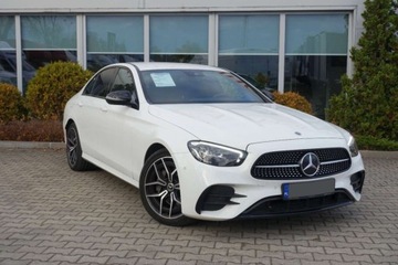 Mercedes Klasa E W213 Limuzyna Facelifting 2.0 220d 200KM 2023 Mercedes-Benz Klasa E AMG, 4-Matic, kamera, CarPlayAA, LED, Ambient, 2.0 2, zdjęcie 1