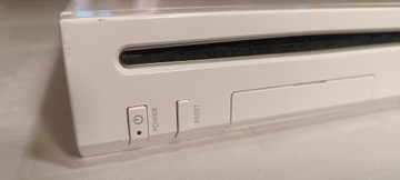 Игровая консоль белого цвета ''NINTENDO Wii RVL-001[EUR]''