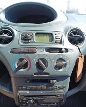 Toyota Yaris I 1.0 i 16V 68KM 2001 Toyota Yaris Toyota Yaris Benzyna 68KM, zdjęcie 8