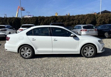 Volkswagen Jetta VI Sedan Facelifting 2.0 TDI 110KM 2016 Volkswagen Jetta Polski salon 2.0 Diesel 110KM, zdjęcie 7