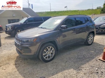 Jeep Compass II 2023 Jeep Compass Latitude Lux 2023 2.0 Benzyna 200KM