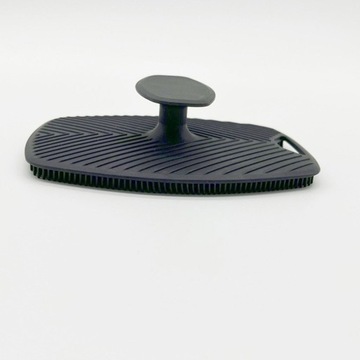 Силиконовая массажная щетка для длительного использования.