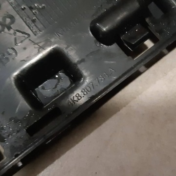 AUDI A7 S7 4K8 ORIGINÁLNÍ ÚCHYT CENTRÁLNÍ 4K8807784A