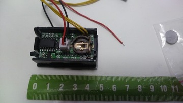 Светодиодные панельные часы 4,5-30В время + дата красные