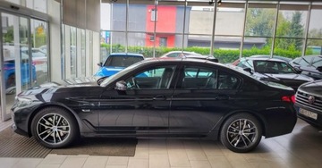 BMW Seria 5 G30-G31 2022 BMW Seria 5 Salon Polska 292KM Xdrive Mpakiet 2.0 Hybryda Plug-in 204KM, zdjęcie 4