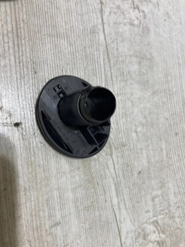 MERCEDES-BENZ C W203 2006 VODÍTKO PODHLAVNÍK SEDADLO PŘEDNÍ