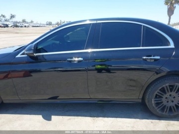 Mercedes Klasa E W213 2019 Mercedes-Benz Klasa E 2019 Mercedes-Benz E-Class E 300 RWD Sedan 2.0 241KM, zdjęcie 13